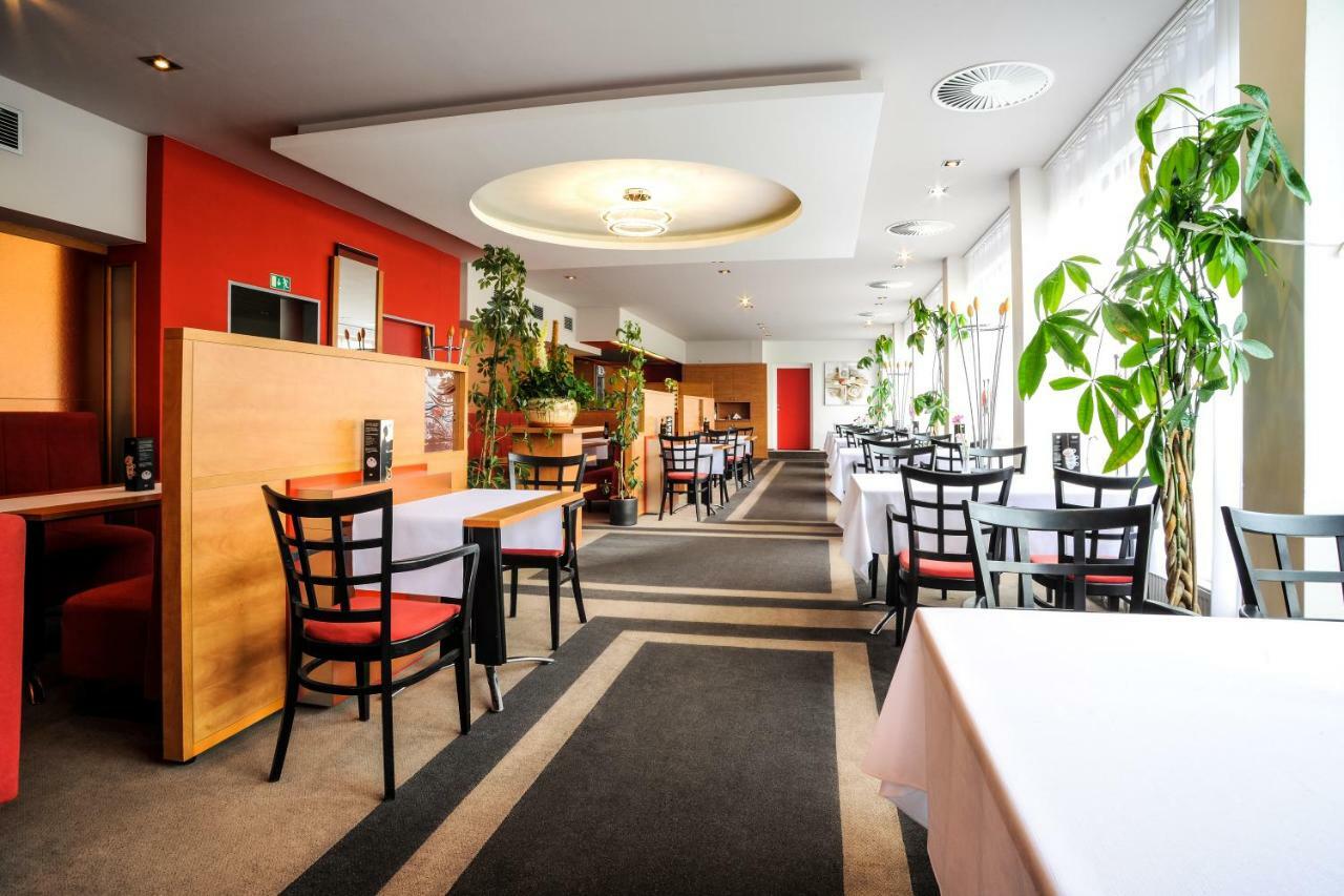 Hotel Steiger Krnov Esterno foto